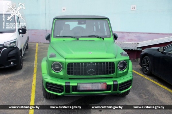 Эти премиальные машины везли через Беларусь в Казахстан, но таможенники заподозрили неладное Эти премиальные машины везли через Беларусь в Казахстан, но таможенники заподозрили неладное