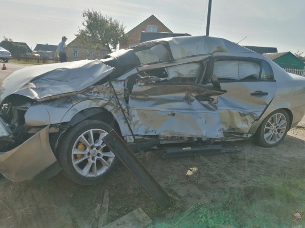 ДТП в Столинском районе: работники МЧС спасли водителя легкового автомобиля