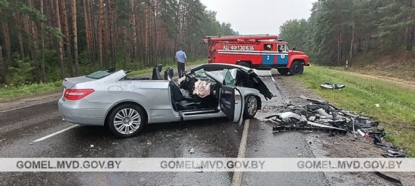 В Гомельской области в результате необдуманного маневра одного из водителей 1 человек погиб и 4 получили травмы В Гомельской области в результате необдуманного маневра одного из водителей 1 человек погиб и 4 получили травмы
