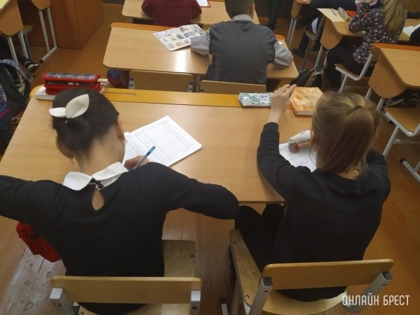 МАРТ: одеть и обуть ребенка к школе стоит от 98 рублей МАРТ: одеть и обуть ребенка к школе стоит от 98 рублей