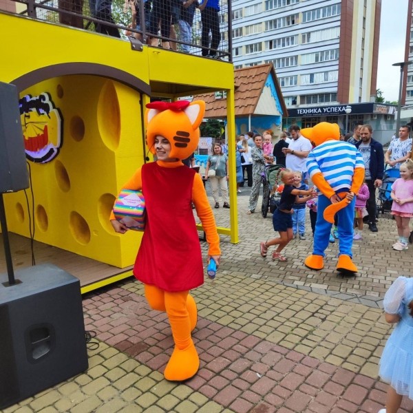 Такая атмосфера сейчас царит на брестском Арбате - улице Советской