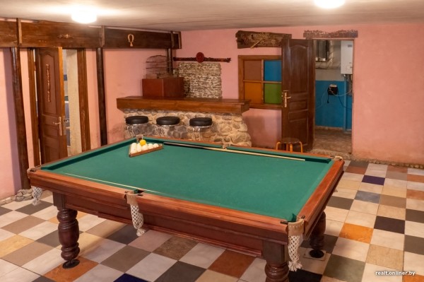 800 «квадратов» на одну семью. Побывали в домах, которые в 90-е строили на широкую ногу 800 «квадратов» на одну семью. Побывали в домах, которые в 90-е строили на широкую ногу