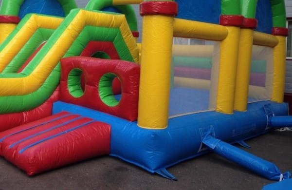 На надувных детских аттракционах в Брестской области нашли много нарушений На надувных детских аттракционах в Брестской области нашли много нарушений