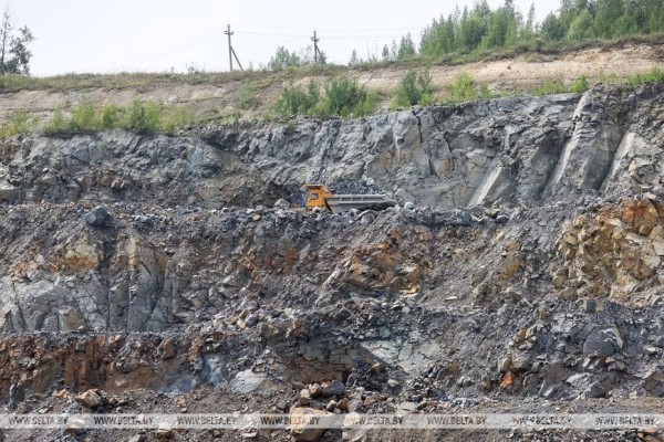 Более 15 млн. тонн гранитного щебня в год добывается РУПП «Гранит» в карьере Микашевичей. Фоторепортаж Более 15 млн. тонн гранитного щебня в год добывается РУПП «Гранит» в карьере Микашевичей. Фоторепортаж