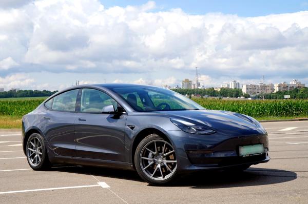 «Всё было зря». Мнение владельца Tesla Model 3