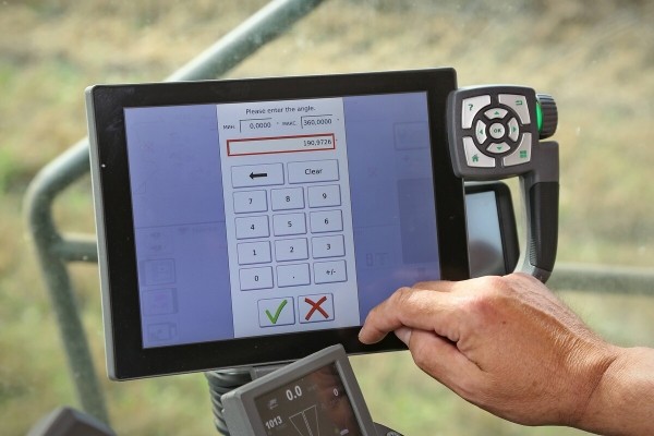 Водитель самого крутого комбайна в Беларуси: «За 1 000 рублей в поле точно бы не работал!»