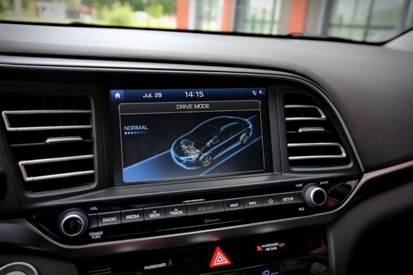 Как это — без бензина? Белорус пригнал из Кореи полностью газовый Hyundai Avante