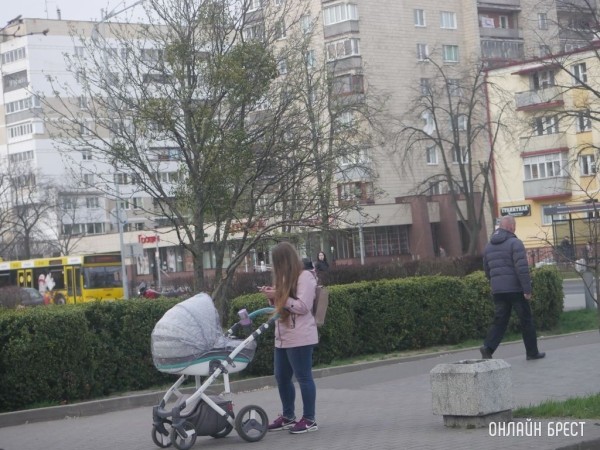 Родители в декрете смогут работать без уменьшения пособия Родители в декрете смогут работать без уменьшения пособия