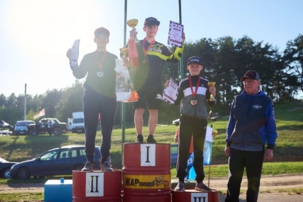 Парень из Кобрина стал чемпионом Беларуси по мотокроссу в классе 85 см куб. по итогам пяти этапов соревнований Парень из Кобрина стал чемпионом Беларуси по мотокроссу в классе 85 см куб. по итогам пяти этапов соревнований