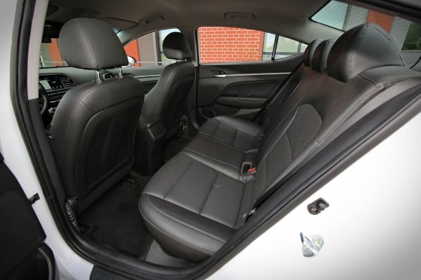 Как это — без бензина? Белорус пригнал из Кореи полностью газовый Hyundai Avante