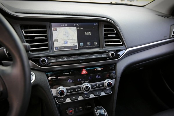 Как это — без бензина? Белорус пригнал из Кореи полностью газовый Hyundai Avante