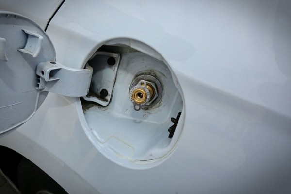 Как это — без бензина? Белорус пригнал из Кореи полностью газовый Hyundai Avante