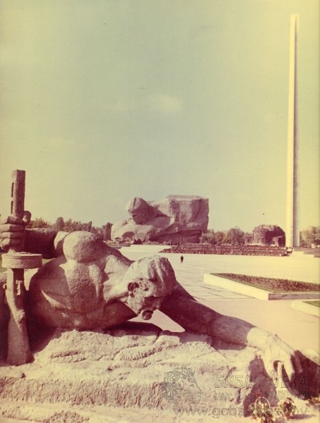 25 сентября 1971 был торжественно открыт мемориальный комплекс «Брестская крепость-герой» 25 сентября 1971 был торжественно открыт мемориальный комплекс «Брестская крепость-герой»