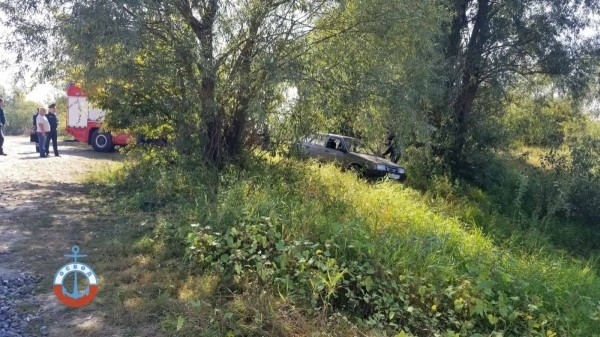 «Лада» скатилась в Припять в Гомельской области. Как это произошло?