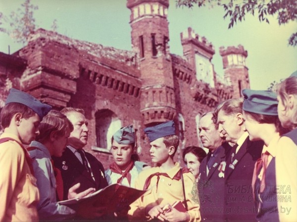 25 сентября 1971 был торжественно открыт мемориальный комплекс «Брестская крепость-герой» 25 сентября 1971 был торжественно открыт мемориальный комплекс «Брестская крепость-герой»