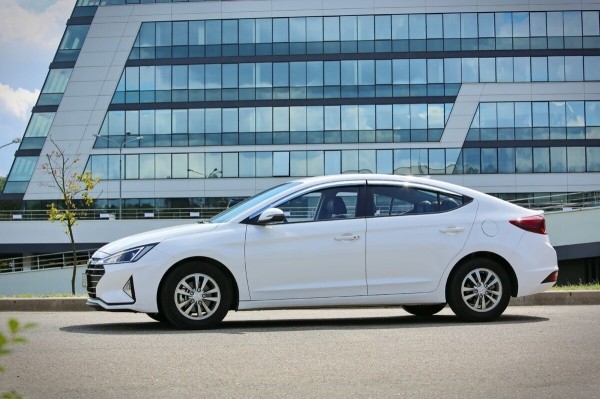 Как это — без бензина? Белорус пригнал из Кореи полностью газовый Hyundai Avante