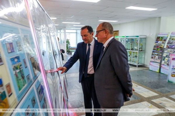 Коллекции из семи стран представлены в Бресте на филателистической выставке для детей и молодежи