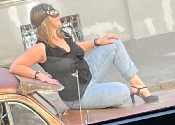 С DeSoto, на котором посидела девушка, пропала большая вмятина. Но владелец настаивает на суде С DeSoto, на котором посидела девушка, пропала большая вмятина. Но владелец настаивает на суде