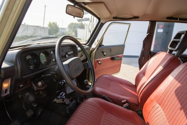 На машине 40 лет, а пробег — 19 тысяч км! Белорус показал 40-летний «Москвич-2140» в идеальном состоянии