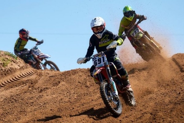 Парень из Кобрина стал чемпионом Беларуси по мотокроссу в классе 85 см куб. по итогам пяти этапов соревнований Парень из Кобрина стал чемпионом Беларуси по мотокроссу в классе 85 см куб. по итогам пяти этапов соревнований