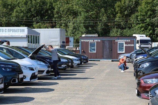 Белорусы стали больше покупать «бэушку» в кредит. Что выбирают и сколько платят?