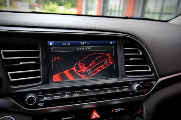 Как это — без бензина? Белорус пригнал из Кореи полностью газовый Hyundai Avante