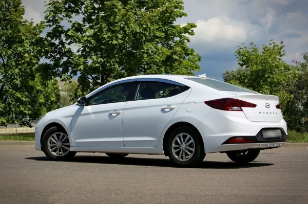 Как это — без бензина? Белорус пригнал из Кореи полностью газовый Hyundai Avante