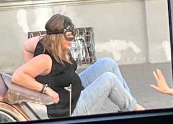 С DeSoto, на котором посидела девушка, пропала большая вмятина. Но владелец настаивает на суде С DeSoto, на котором посидела девушка, пропала большая вмятина. Но владелец настаивает на суде