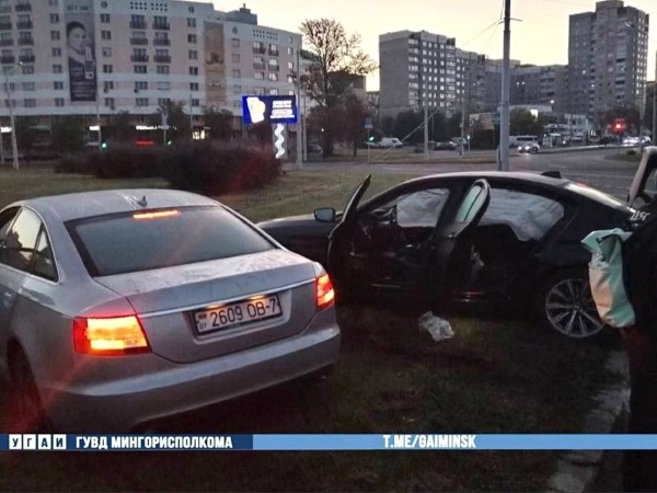 В Минске пьяный водитель Audi на скорости влетел в BMW на кольце – видео В Минске пьяный водитель Audi на скорости влетел в BMW на кольце – видео