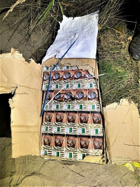 Литовским пограничникам контрабанда упала с неба прямо в руки Литовским пограничникам контрабанда упала с неба прямо в руки