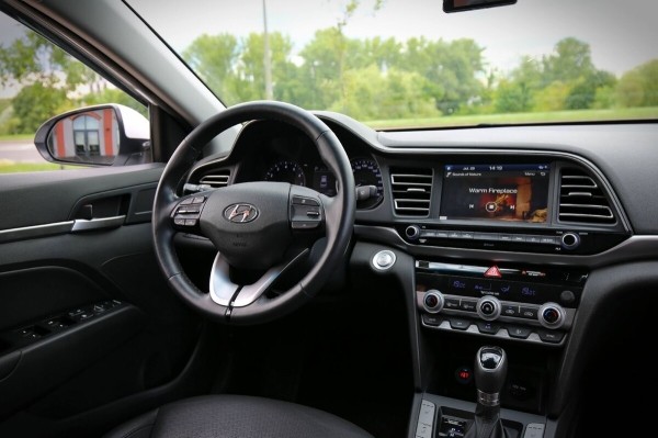 Как это — без бензина? Белорус пригнал из Кореи полностью газовый Hyundai Avante