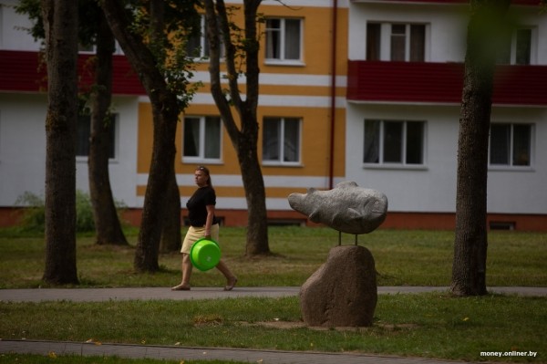 «Сосед-атомщик получил 7000 рублей». Чем живет Островец, который обогнал Минск по средней зарплате