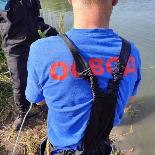 Забыл поставить на ручник. Автомобиль рыбака ушел под воду Забыл поставить на ручник. Автомобиль рыбака ушел под воду