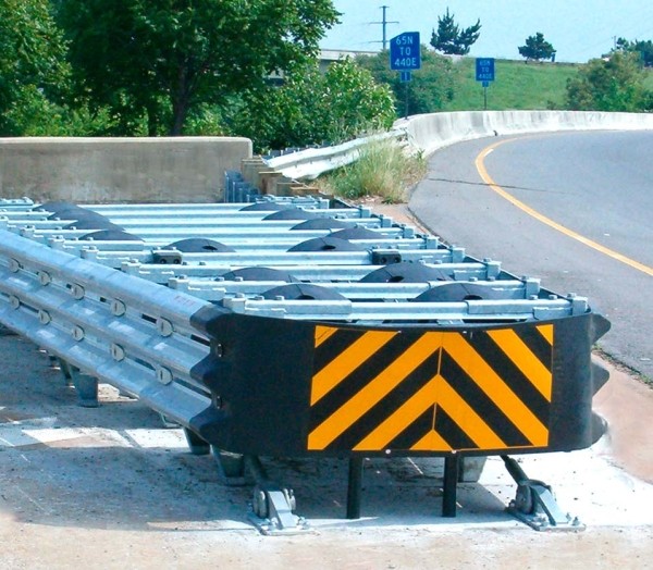 «Это не отбойник, это шампур»: что говорят белорусы о страшной аварии на трассе М6. Другие случаи и как решить проблему?