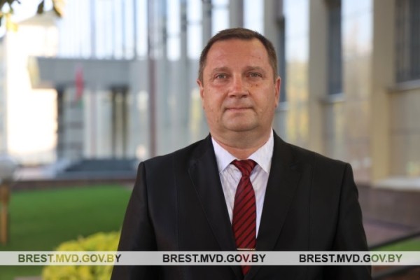 В Бресте насильник затащил девушку в подъезд. Как его задерживали В Бресте насильник затащил девушку в подъезд. Как его задерживали