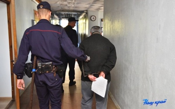 В Барановичах мужчина поджег дом бывшей супруги В Барановичах мужчина поджег дом бывшей супруги