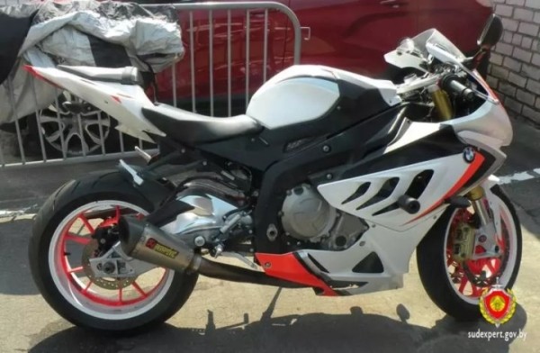 В Беларуси ГАИ остановила мотоцикл BMW с перебитым VIN и поддельными документами В Беларуси ГАИ остановила мотоцикл BMW с перебитым VIN и поддельными документами