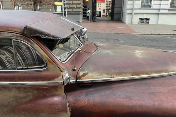 С DeSoto, на котором посидела девушка, пропала большая вмятина. Но владелец настаивает на суде С DeSoto, на котором посидела девушка, пропала большая вмятина. Но владелец настаивает на суде