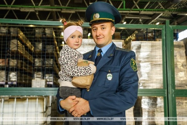 Для посещения нужен пропуск. Дети сотрудников Брестской таможни побывали на работе у своих родителей