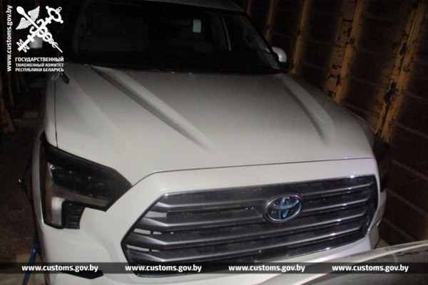 В ж/д вагоне, который должен был быть пустым, нашли автомобили на 500 тысяч долларов В ж/д вагоне, который должен был быть пустым, нашли автомобили на 500 тысяч долларов