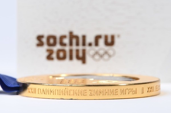 Дарья Домрачева подарила свою первую олимпийскую медаль музею НОК Дарья Домрачева подарила свою первую олимпийскую медаль музею НОК