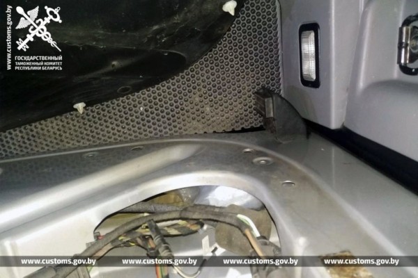 В Беларуси контрабандиста приговорили к 12 годам и конфисковали Mercedes-Benz Sprinter В Беларуси контрабандиста приговорили к 12 годам и конфисковали Mercedes-Benz Sprinter