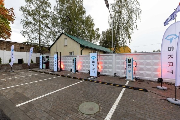 В Беларуси появился новый бренд ЭЗС. Первую станцию открыли в Колодищах