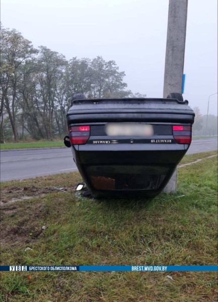 В Бресте ищут водителя автомобиля Renault. Скрылся с места ДТП В Бресте ищут водителя автомобиля Renault. Скрылся с места ДТП