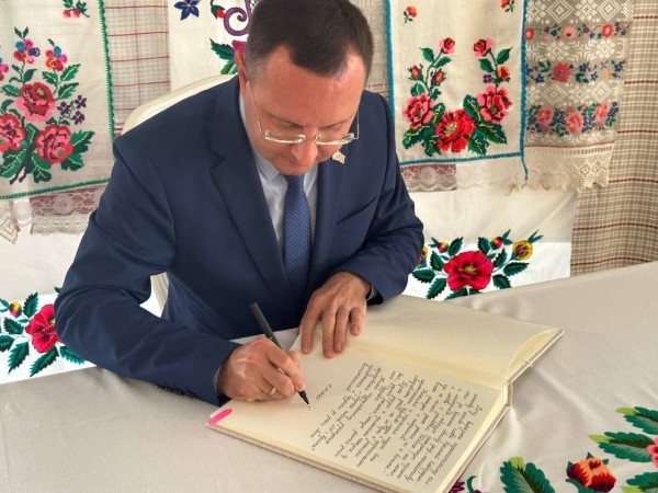 Глава Бреста побывал в школе, в которой учился сам и встретился с первой учительницей