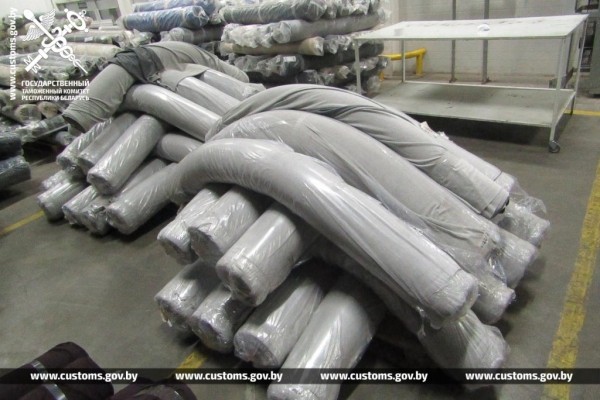 Польский перевозчик пытался незаконное ввезти партию тканей и полотен стоимостью свыше 72 тыс. рублей