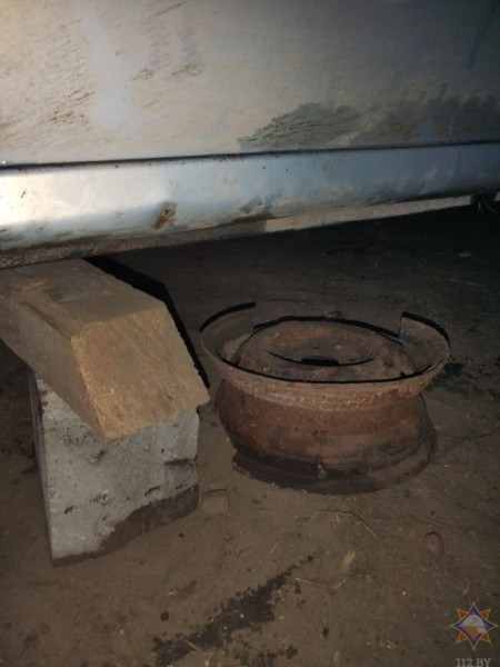 Renault Scenic упал на 56-летнего мужчину во время ремонта Renault Scenic упал на 56-летнего мужчину во время ремонта