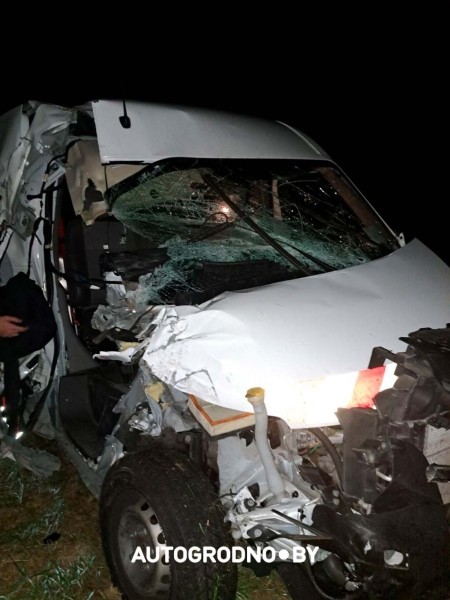 В семейный экипаж белорусских дальнобойщиков жестко врезался француз под Парижем