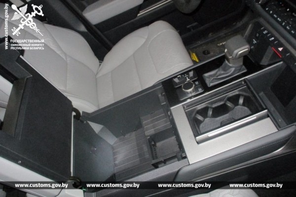 В ж/д вагоне, который должен был быть пустым, нашли автомобили на 500 тысяч долларов В ж/д вагоне, который должен был быть пустым, нашли автомобили на 500 тысяч долларов