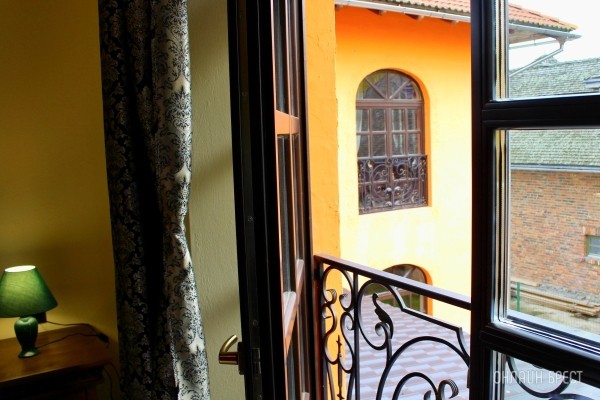 Запланируйте семейный отдых на антуражной вилле с бассейном и рестораном недалеко от Бреста. Аренда номеров, празднование торжеств в Villa Boutique Hotel